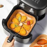 کاغذ روغنی هواپز گرد و مربع با کیفیت بالا، نچسب و مقاوم در برابر حرارت. مناسب Air Fryer، توستر و فر؛ کاهش مصرف روغن، صرفه‌جویی در آب و شست‌وشوی آسان. ارسال به اصفهان و سراسر کشور