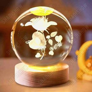 چراغ خواب فانتزی گل رز و قلب با گوی شیشه‌ای لیزری